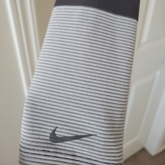 Nike Dry fit cropped long sleeve - Picture 3 of 4